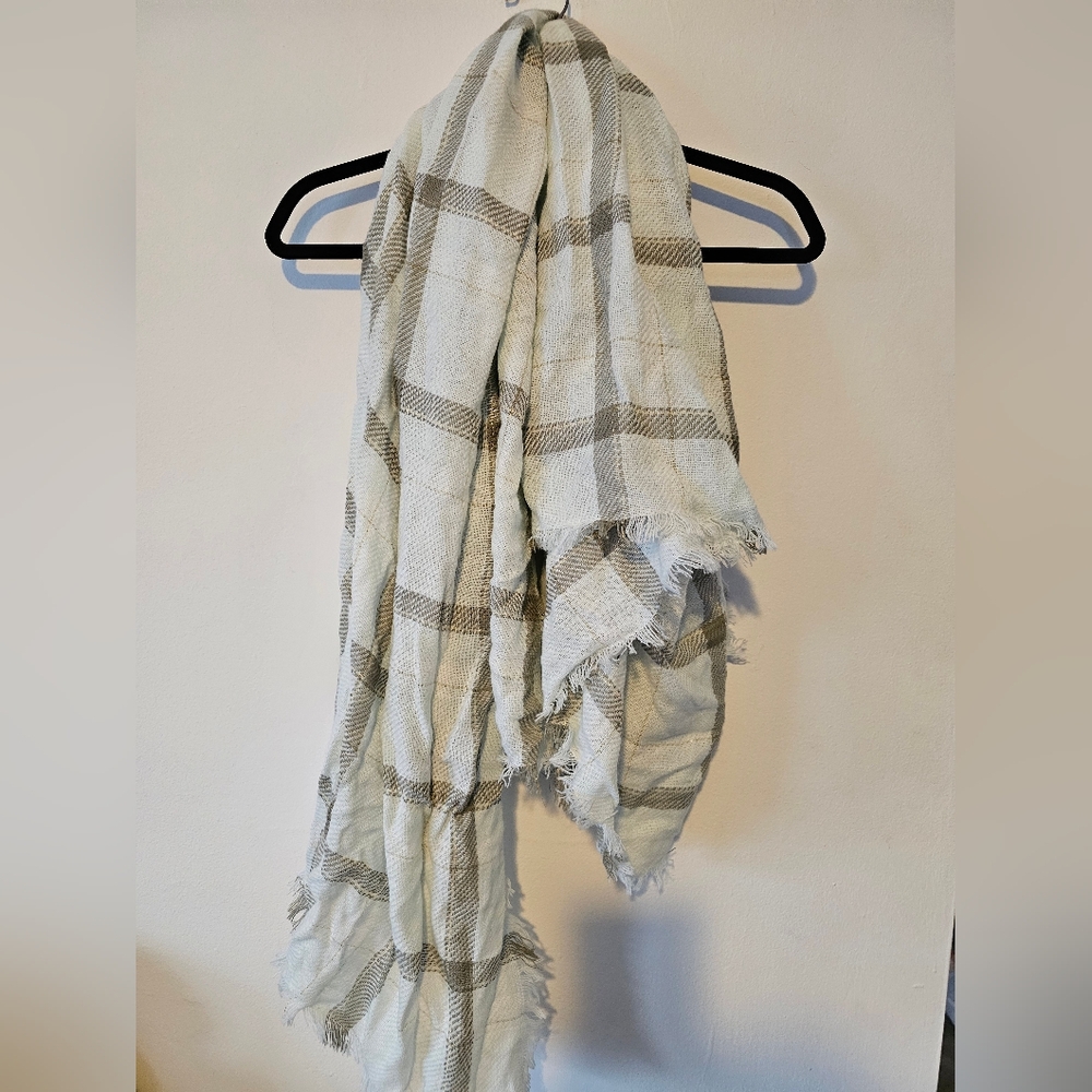 Cozy Plaid Fringe Scarf NWOT